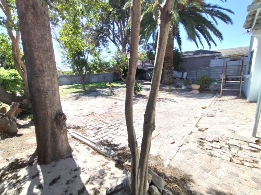 3 Bedroom Property for Sale in Loucharmante Western Cape